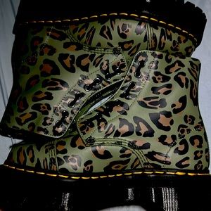Dr martens leopard print platform boots